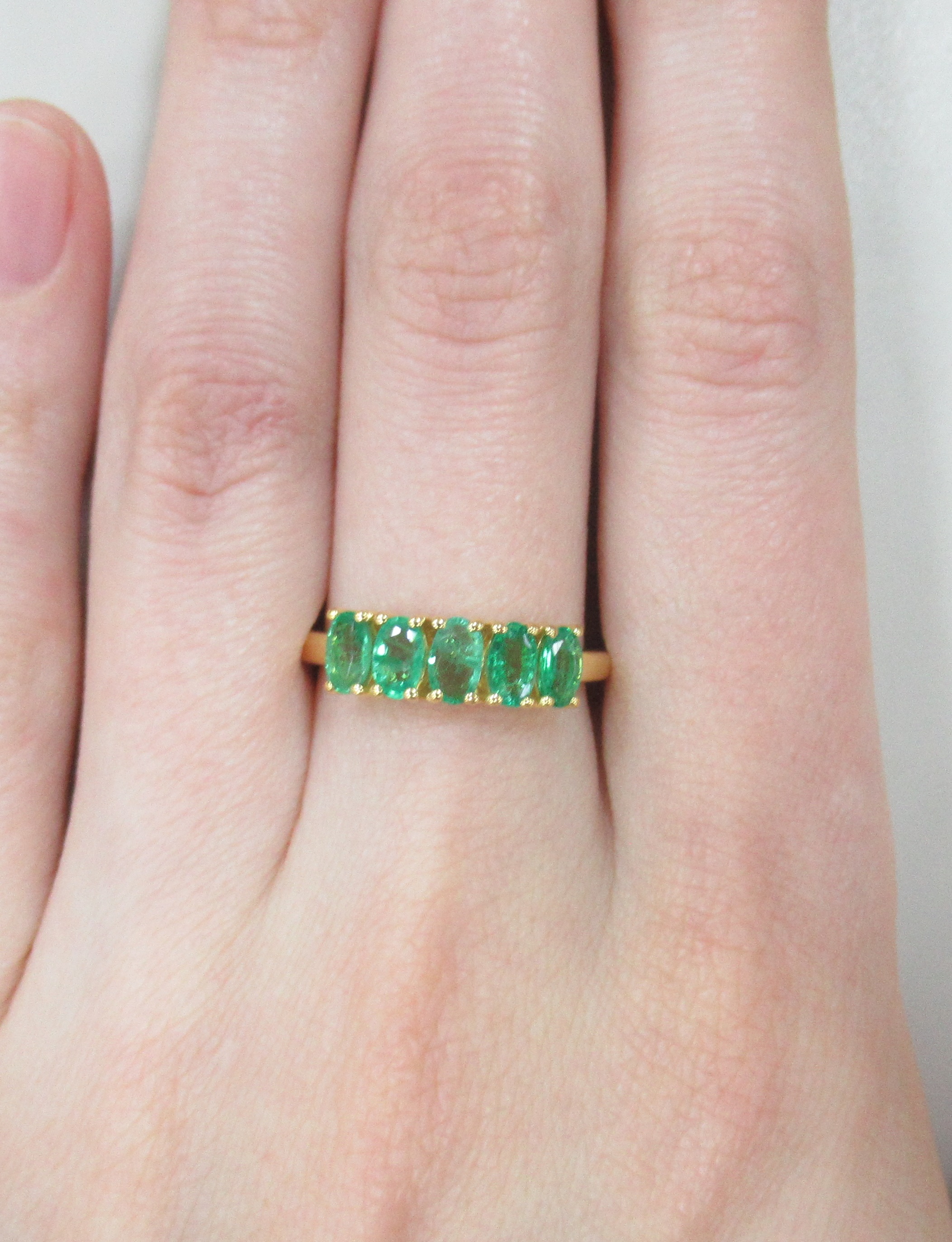 Серебряное кольцо с изумрудами